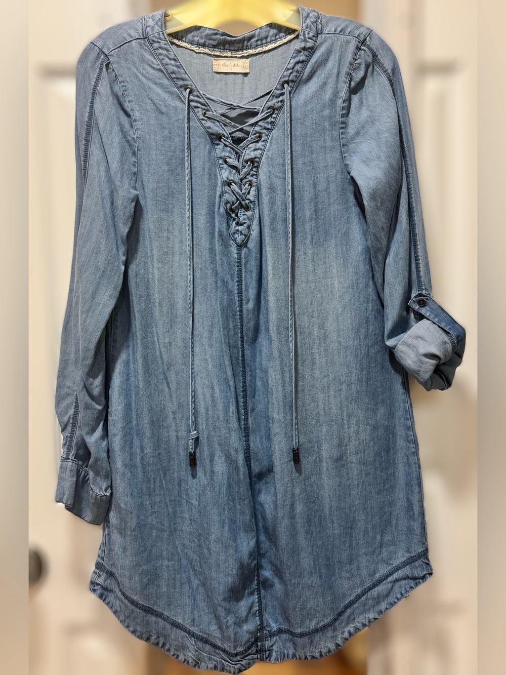 Altar’d State Light Wash Chambray Lace-Up Tunic. Small